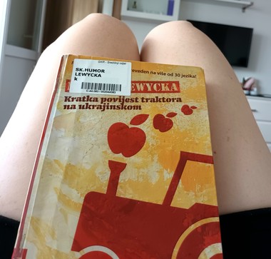 "Kratka povijest traktora na ukrajinskom" Marine Lewycke: aktualne teme i gorki humor