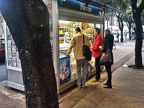 Kiosk: jedna (od)rastajuća kvartovska priča...    