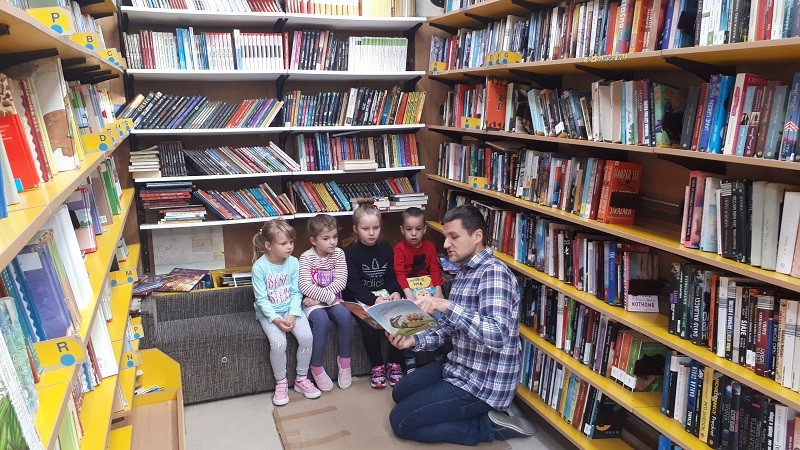 Reading workshop with first graders